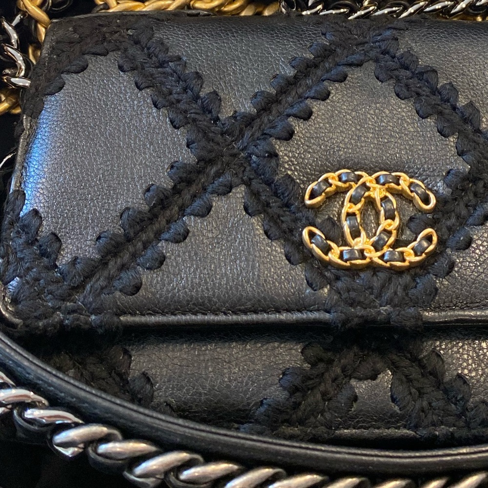 FULL SET - CHANEL 19 WOC Black Calfskin & Crochet Shoulder Bag w/ Ruthenium HW - Picture 10 of 16